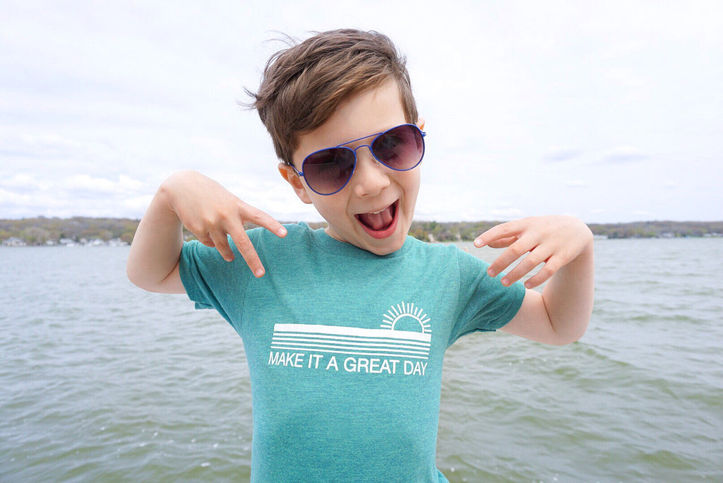 MAKE IT A GREAT DAY KIDS GRAPHIC T-SHIRT